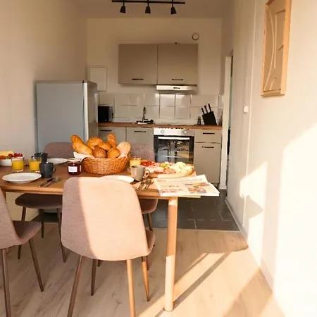 Gemuetliches 3-raum Mit Boxspringbetten, Vollausgestattet Kueche, Balkon, Wlan, 40 Zoll Hd-tv Apartment *