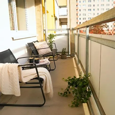Gemuetliches 3-raum Mit Boxspringbetten, Vollausgestattet Kueche, Balkon, Wlan, 40 Zoll Hd-tv Apartment *
