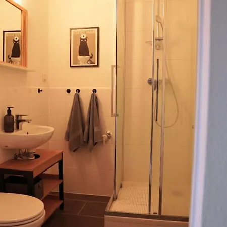 Gemuetliches 3-raum Mit Boxspringbetten, Vollausgestattet Kueche, Balkon, Wlan, 40 Zoll Hd-tv, Parkplaetze * Halle (Saale)