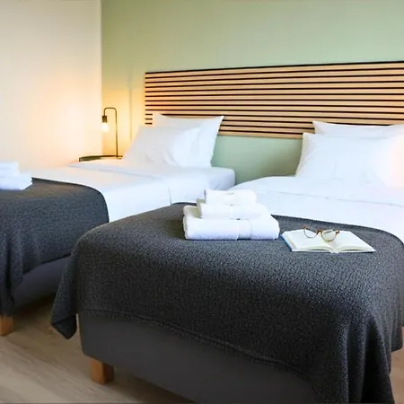 Gemuetliches 3-raum Mit Boxspringbetten, Vollausgestattet Kueche, Balkon, Wlan, 40 Zoll Hd-tv, Parkplaetze Apartment *