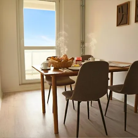 Gemuetliches 3-raum Mit Boxspringbetten, Vollausgestattet Kueche, Balkon, Wlan, 40 Zoll Hd-tv, Parkplaetze