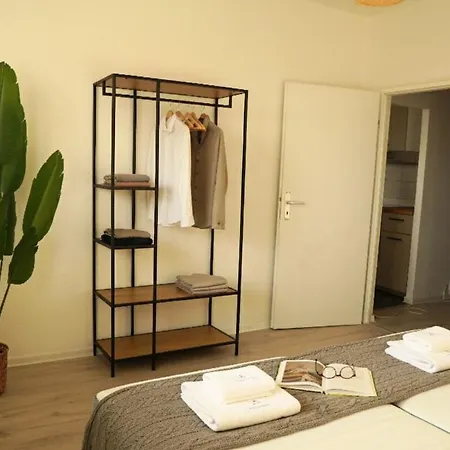 Gemuetliches 3-raum Mit Boxspringbetten, Vollausgestattet Kueche, Balkon, Wlan, 40 Zoll Hd-tv, Parkplaetze Apartment Halle (Saale)