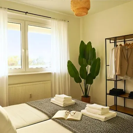 Gemuetliches 3-raum Mit Boxspringbetten, Vollausgestattet Kueche, Balkon, Wlan, 40 Zoll Hd-tv, Parkplaetze * Halle (Saale)