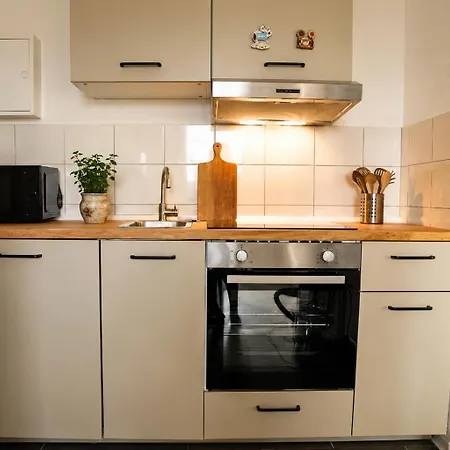 Apartment Gemuetliches 3-raum Mit Boxspringbetten, Vollausgestattet Kueche, Balkon, Wlan, 40 Zoll Hd-tv Halle (Saale)
