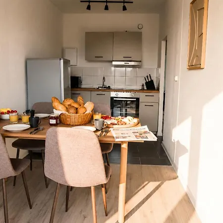 Gemuetliches 3-raum Mit Boxspringbetten, Vollausgestattet Kueche, Balkon, Wlan, 40 Zoll Hd-tv Apartment *