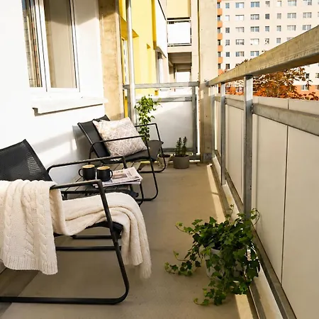 Apartment Gemuetliches 3-raum Mit Boxspringbetten, Vollausgestattet Kueche, Balkon, Wlan, 40 Zoll Hd-tv