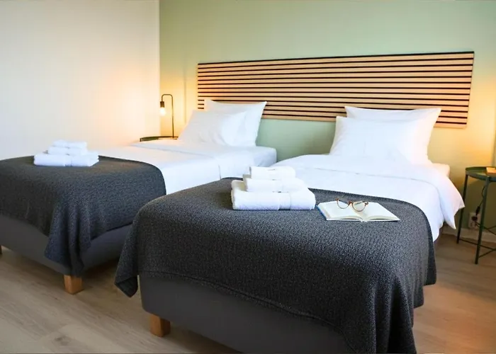 Gemuetliches 3-raum Mit Boxspringbetten, Vollausgestattet Kueche, Balkon, Wlan, 40 Zoll Hd-tv, Parkplaetze Lägenhet *