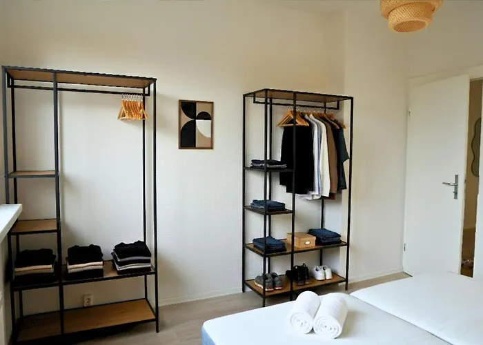 Gemuetliches 3-raum Mit Boxspringbetten, Vollausgestattet Kueche, Balkon, Wlan, 40 Zoll Hd-tv, Parkplaetze Lägenhet